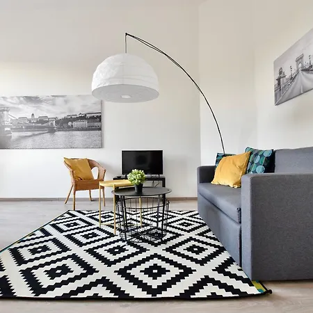 Standard By Hi5 - Bazilika Apartmán