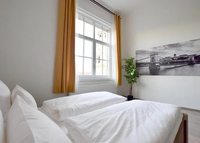 Standard By Hi5 - Bazilika * Будапешт